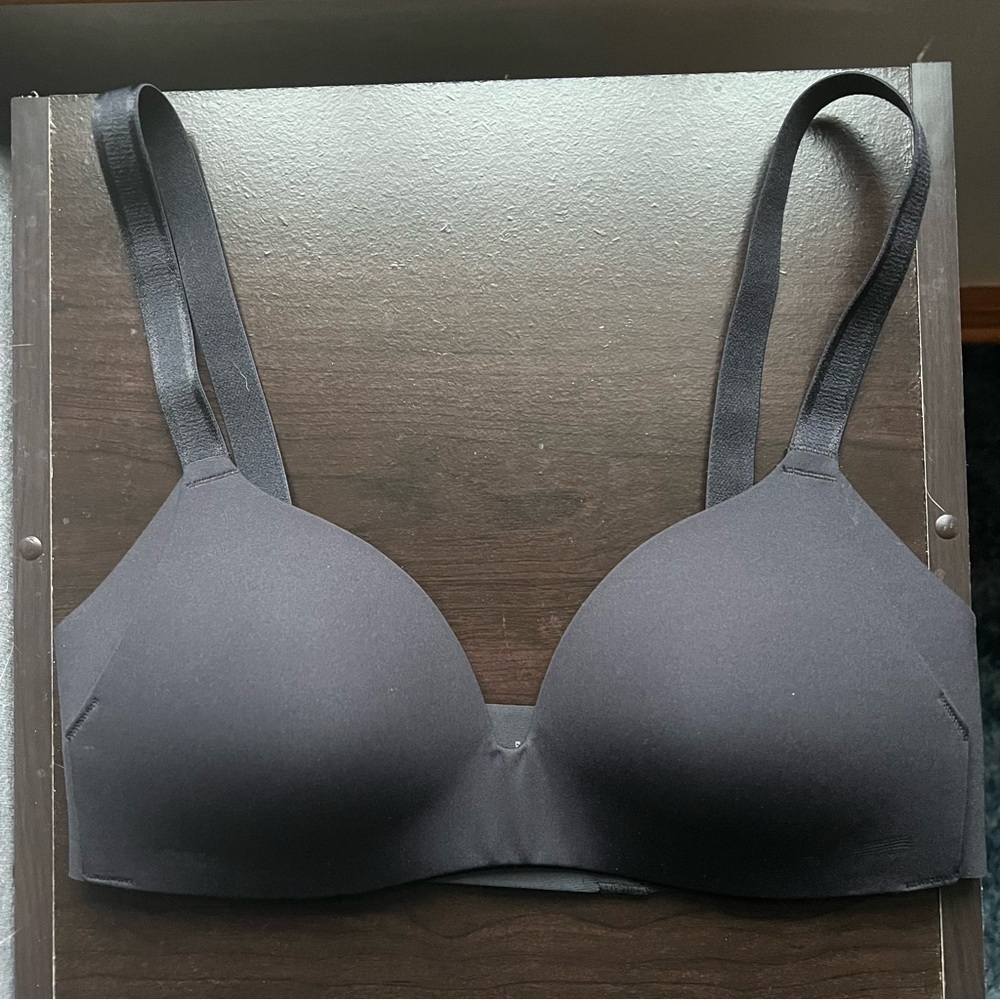 Knix Wireless Black Bra Size 28A